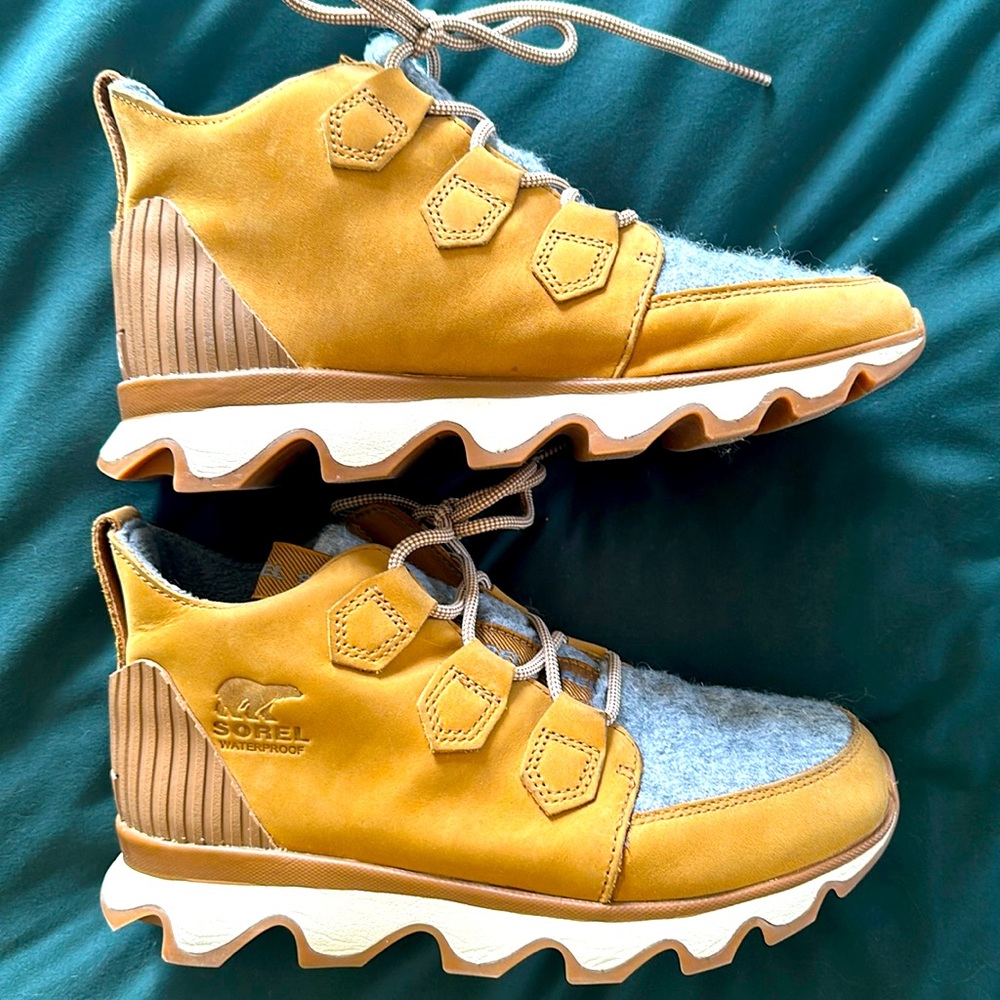 Sorel WOMEN’S KINETIC CARIBOU BOOT